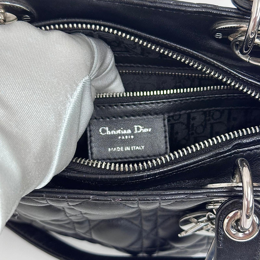 Dior Borsa a mano e tracolla Lady Dior Medium in pelle nera cannage