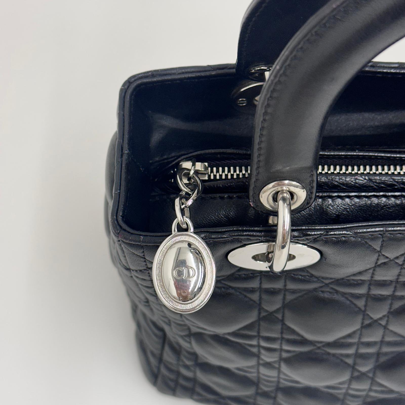 Dior Borsa a mano e tracolla Lady Dior Medium in pelle nera cannage