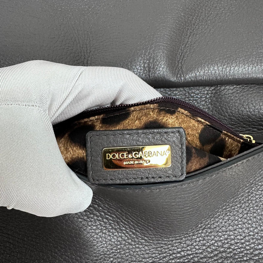 Dolce & Gabbana Sicily Borsa Baguette in pelle martellata visone con catena oro
