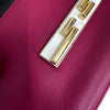 Fendi Baguette in pelle rosso amarena con chiusura FF in madreperla e metallo dorato