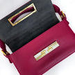 Fendi Baguette in pelle rosso amarena con chiusura FF in madreperla e metallo dorato