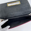 Fendi Baguette in pelle rosso amarena con chiusura FF in madreperla e metallo dorato