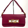 Fendi Baguette in pelle rosso amarena con chiusura FF in madreperla e metallo dorato