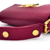 Fendi Baguette in pelle rosso amarena con chiusura FF in madreperla e metallo dorato