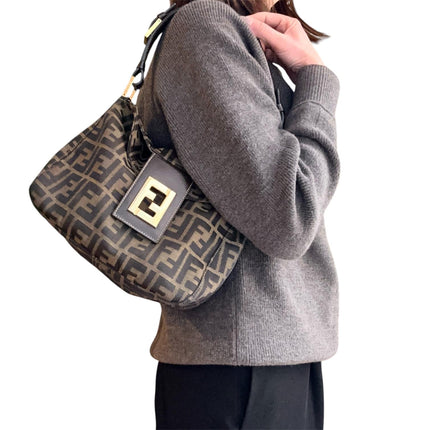 Fendi Borsa Mama Baguette a spalla in tela Zucca con finiture oro