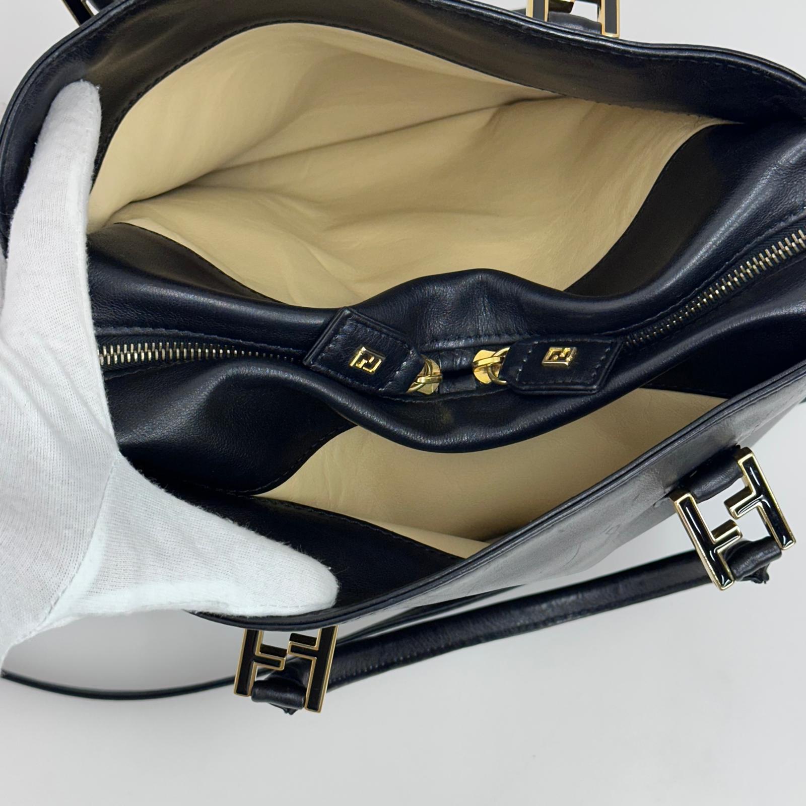 Fendi Borsa Vintage in Pelle Nera con Logo FF Dorato