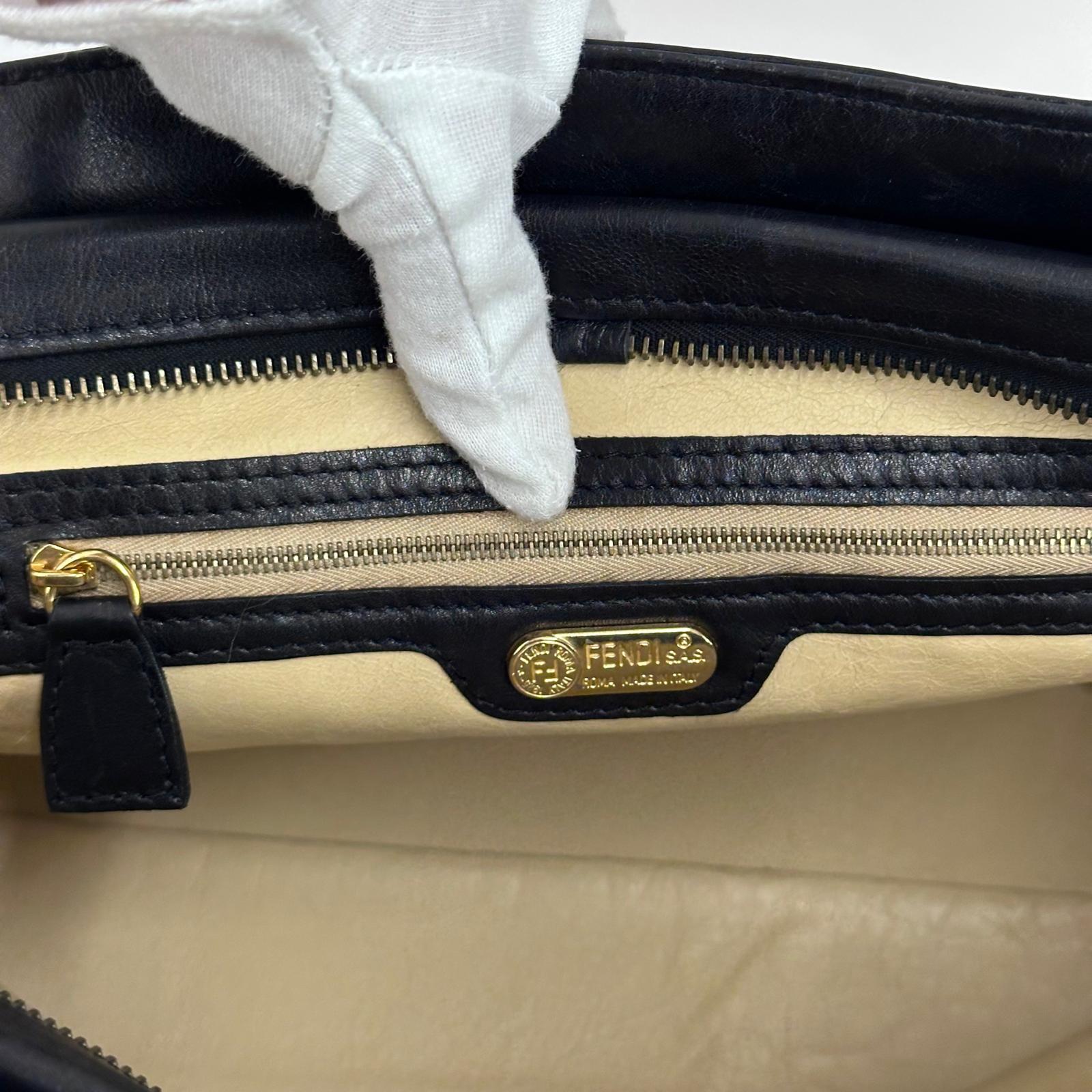 Fendi Borsa Vintage in Pelle Nera con Logo FF Dorato