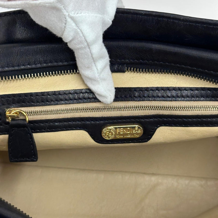Fendi Borsa Vintage in Pelle Nera con Logo FF Dorato