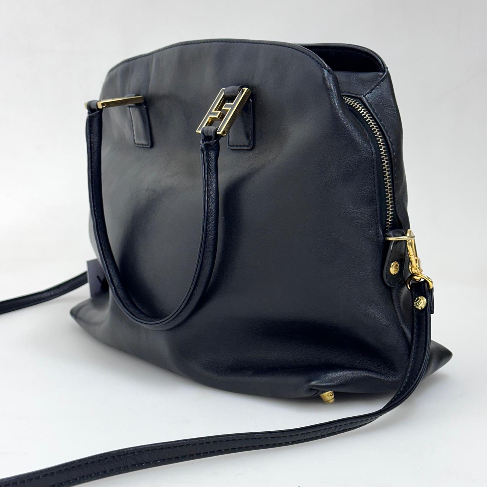 Fendi Borsa Vintage in Pelle Nera con Logo FF Dorato