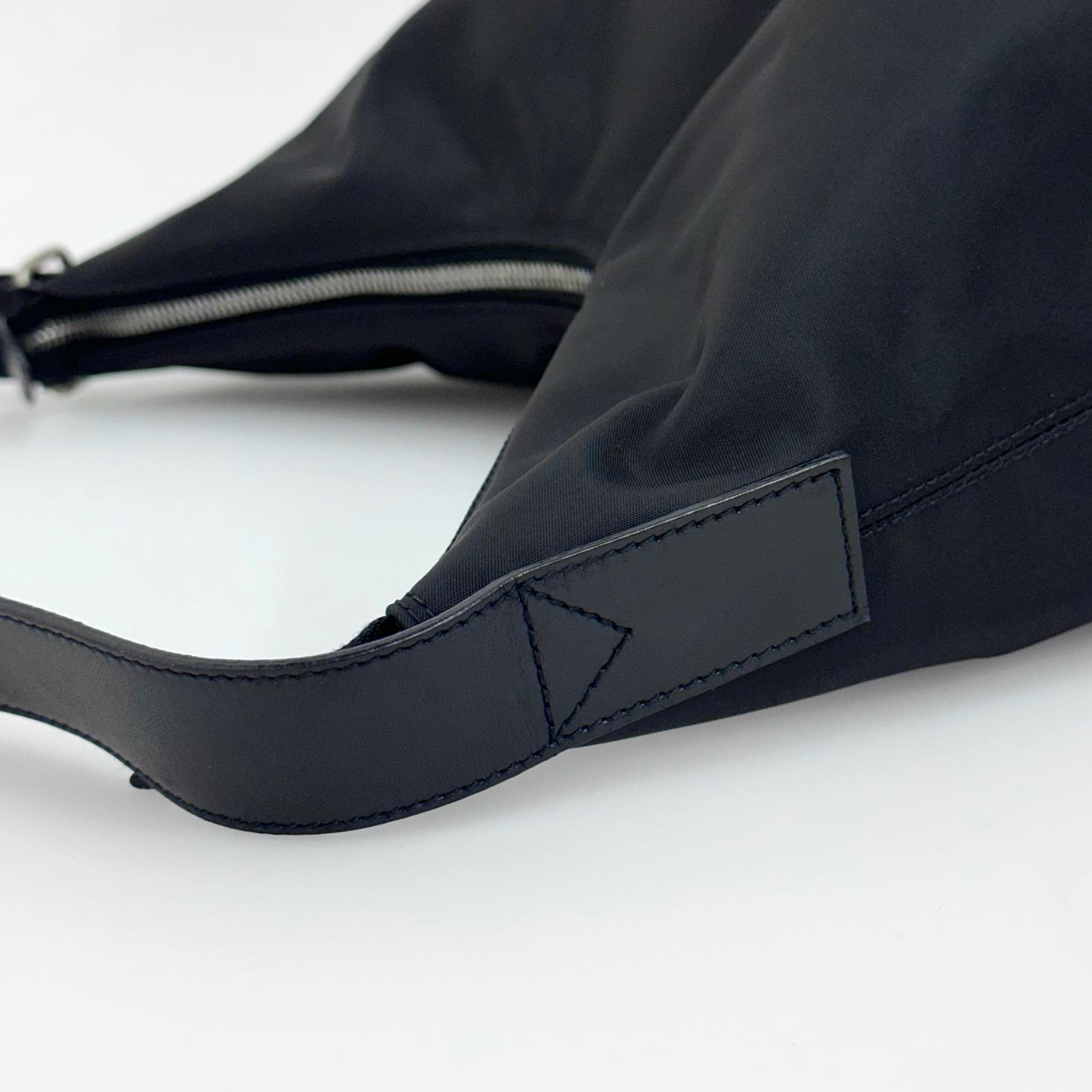 Fendi Borsa/Zaino in nylon nero con logo FF embossed