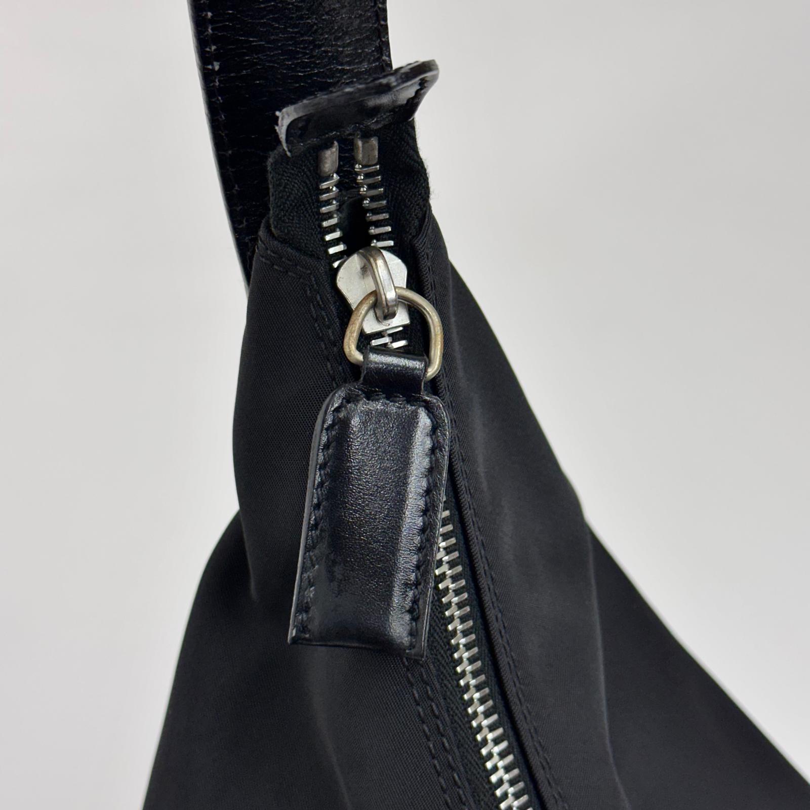 Fendi Borsa/Zaino in nylon nero con logo FF embossed