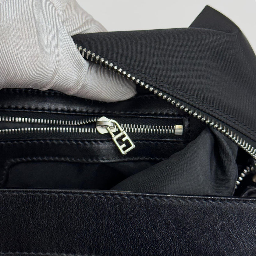 Fendi Borsa/Zaino in nylon nero con logo FF embossed