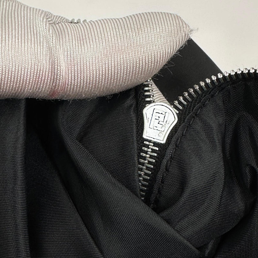 Fendi Borsa/Zaino in nylon nero con logo FF embossed