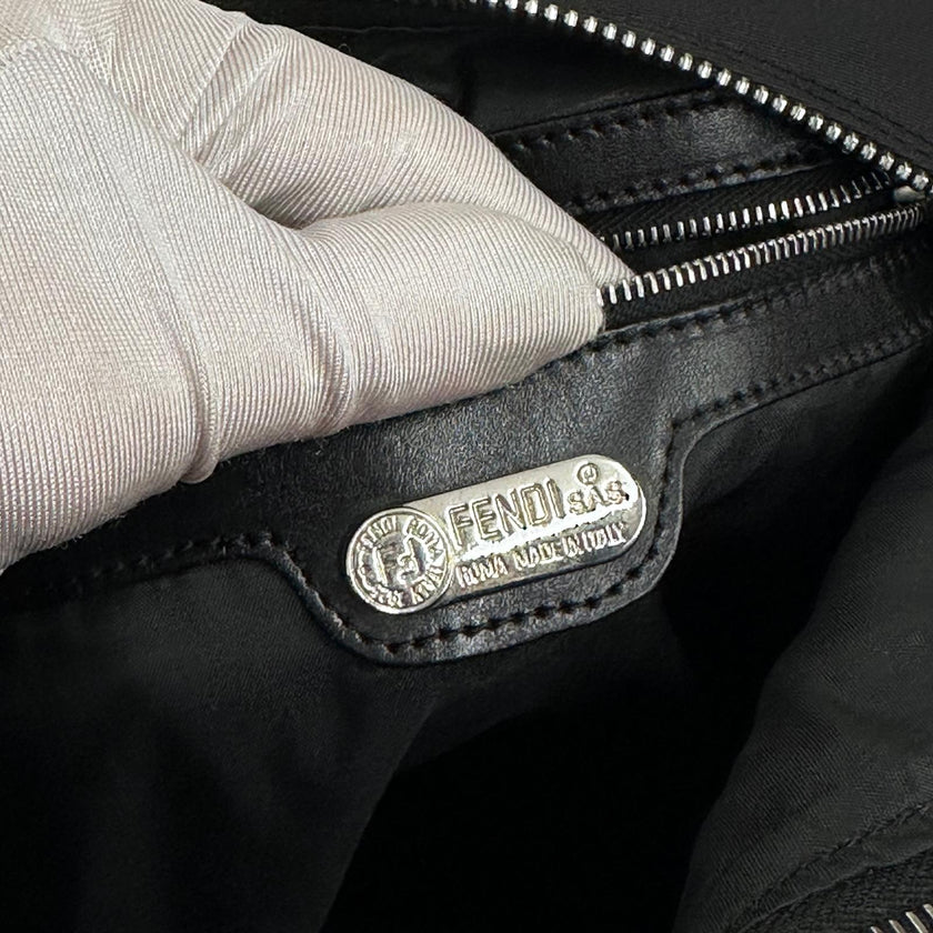 Fendi Borsa/Zaino in nylon nero con logo FF embossed