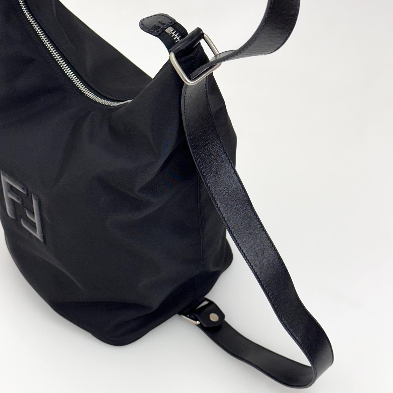 Fendi Borsa/Zaino in nylon nero con logo FF embossed