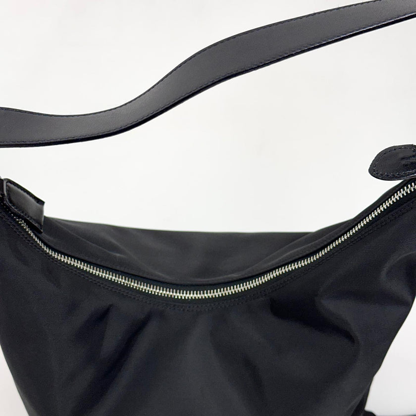 Fendi Borsa/Zaino in nylon nero con logo FF embossed