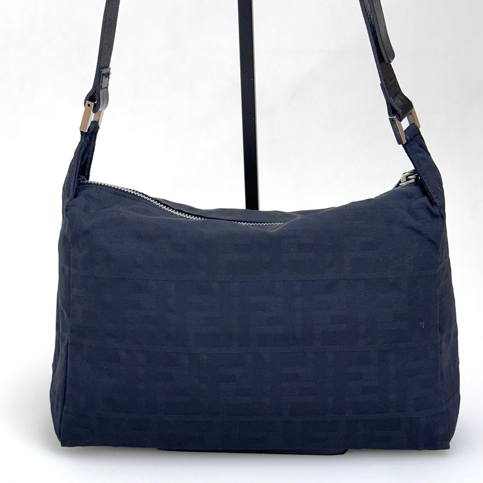 Fendi Borsa a Spalla FF Zucca in Nylon Nero