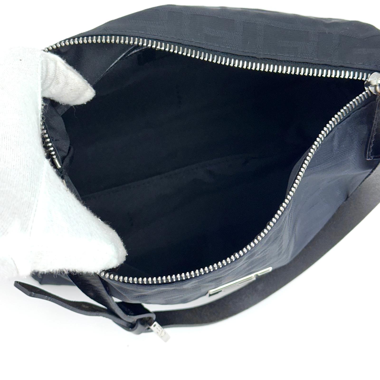 Fendi Borsa a Spalla FF Zucca in Nylon Nero