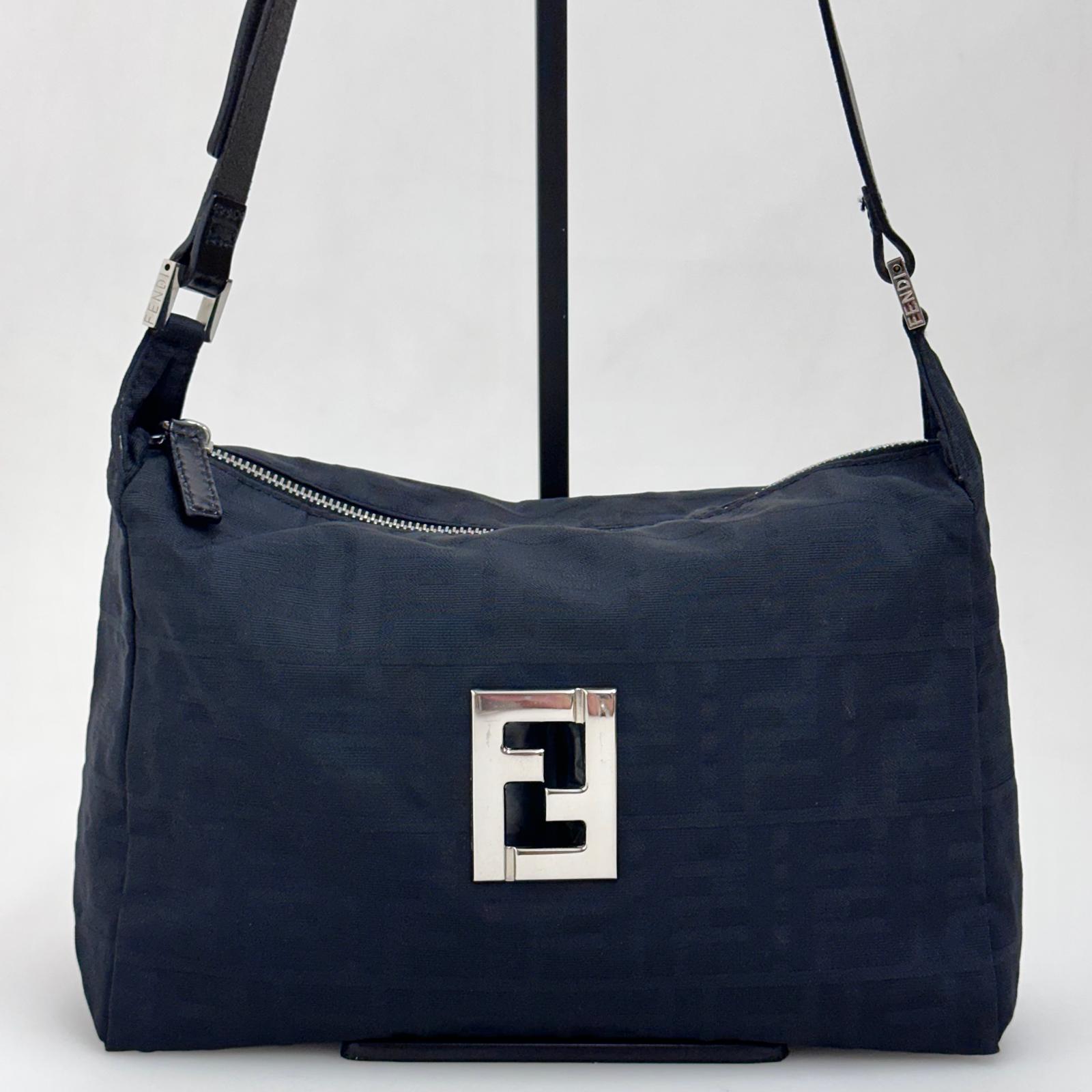 Fendi Borsa a Spalla FF Zucca in Nylon Nero