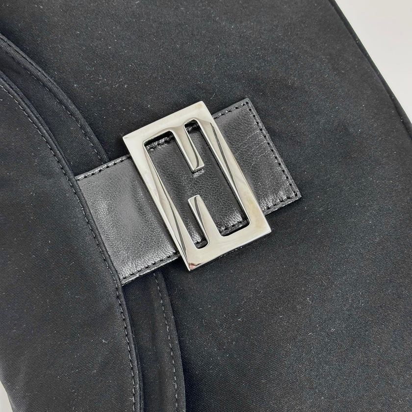 Fendi Borsa a spalla Baguette in jersey nero con logo FF in metallo