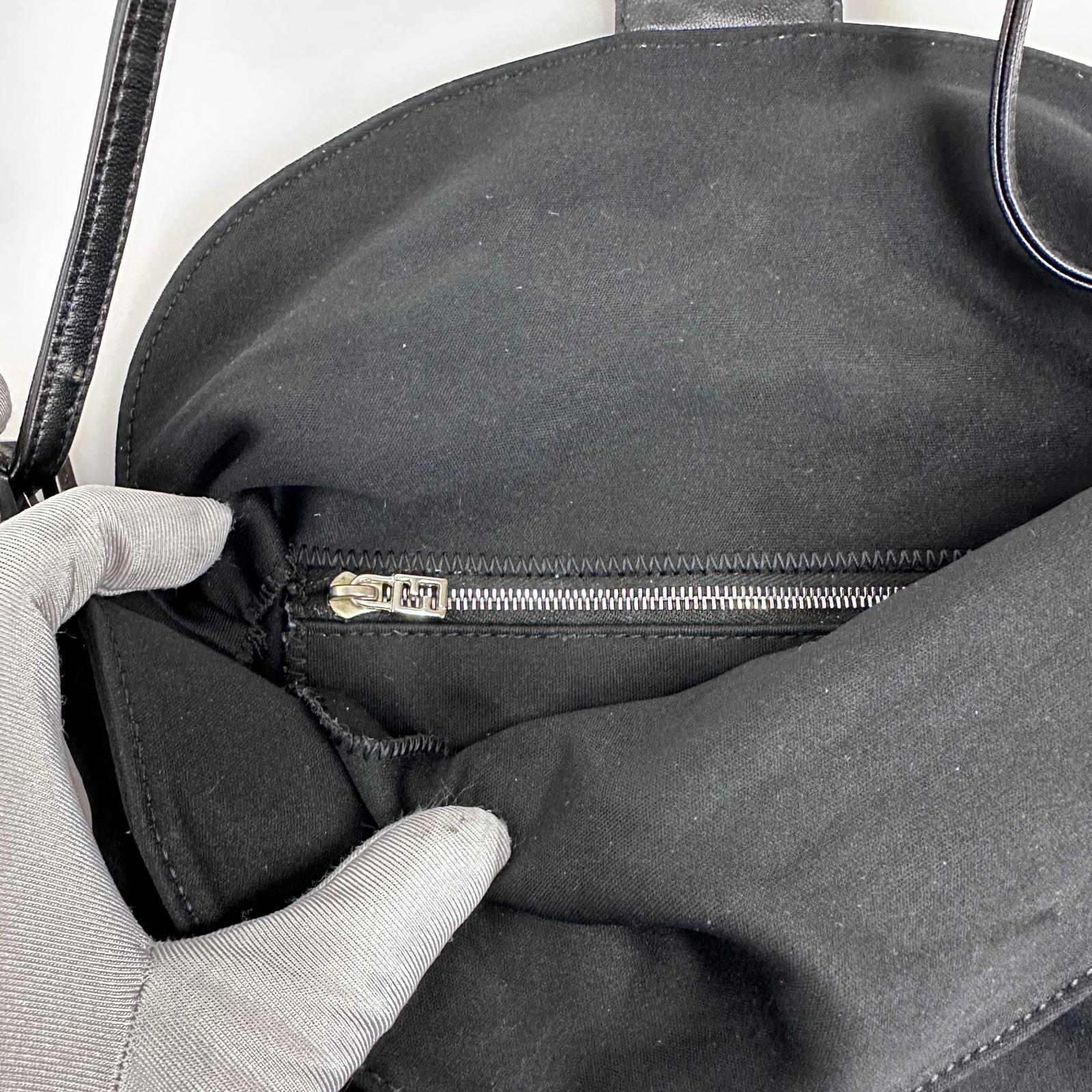 Fendi Borsa a spalla Baguette in jersey nero con logo FF in metallo