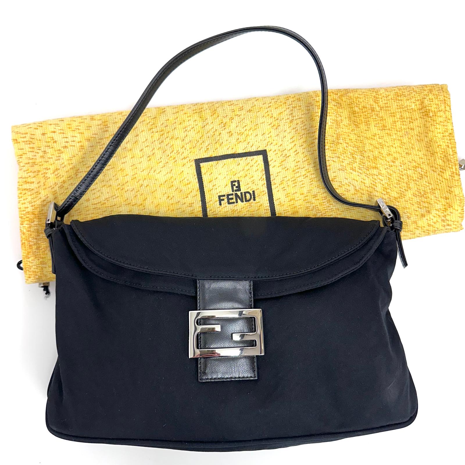 Fendi Borsa a spalla Baguette in jersey nero con logo FF in metallo