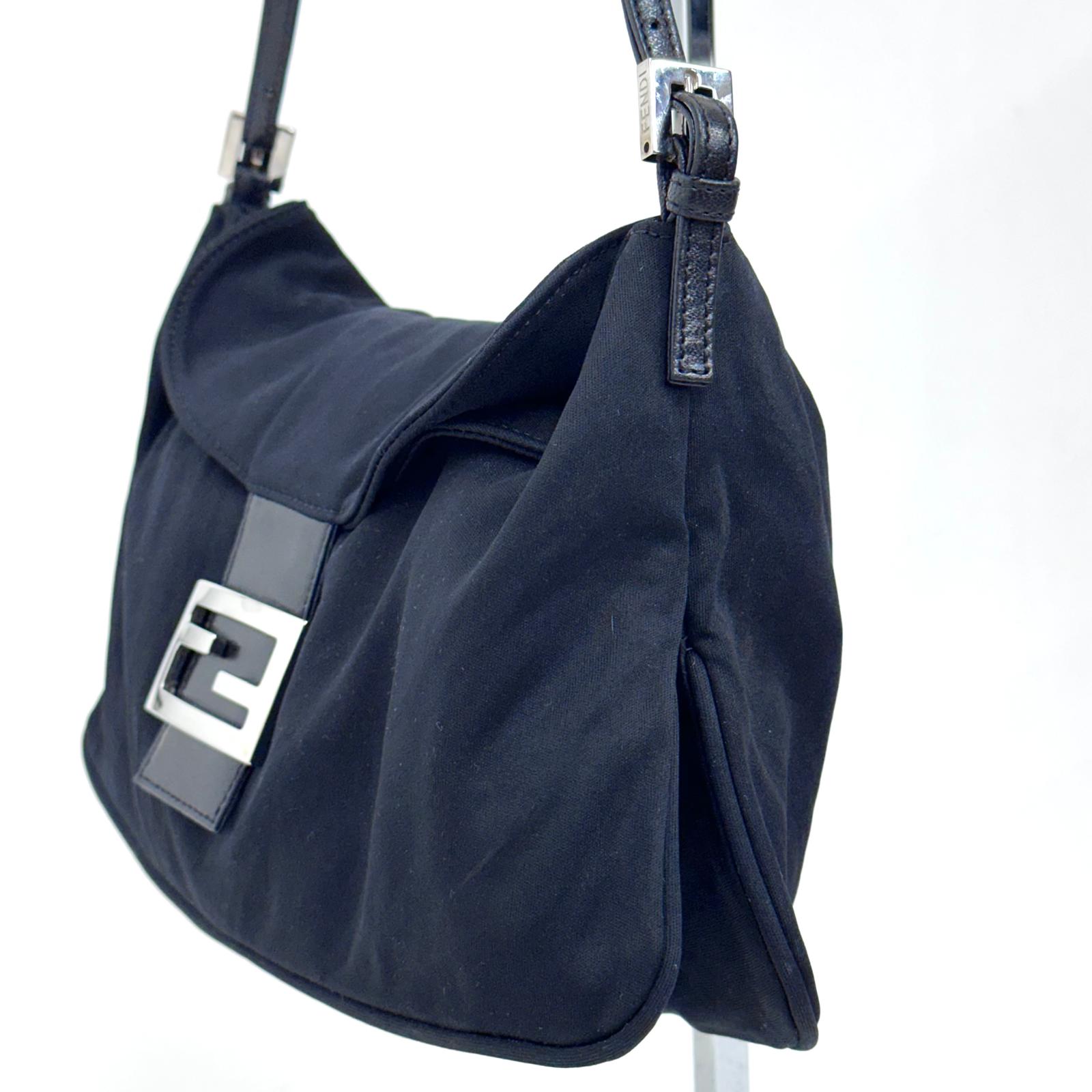 Fendi Borsa a spalla Baguette in jersey nero con logo FF in metallo