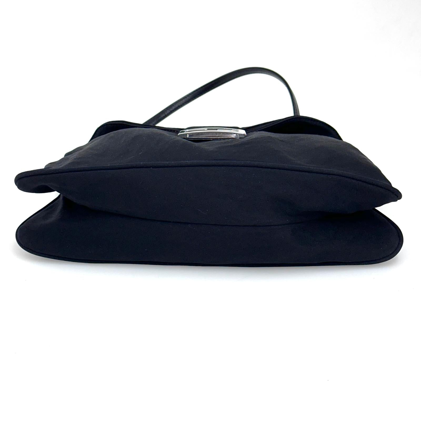 Fendi Borsa a spalla Baguette in jersey nero con logo FF in metallo