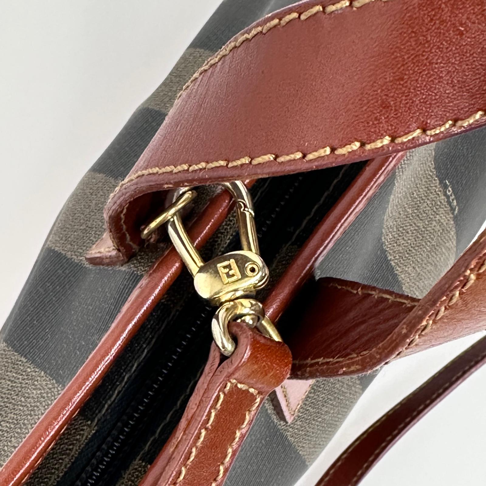 Fendi Borsa in tela rigata Pequin con finiture in pelle marrone