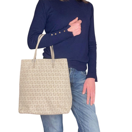 Fendi Borsa shopper tote a spalla Zucchino canvas beige