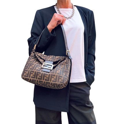 Fendi Mamma Baguette FF in tela Zucca con finiture argento