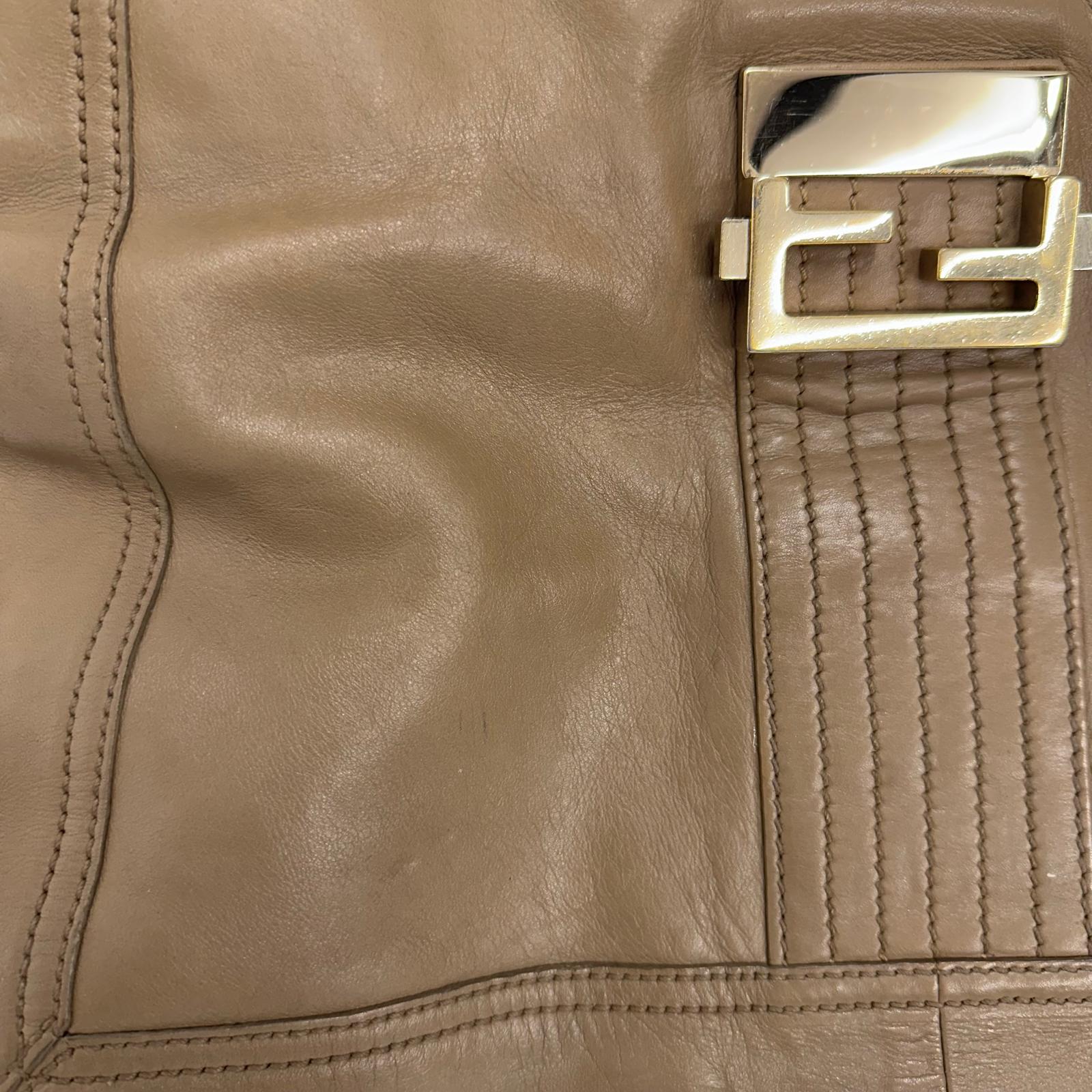 Fendi Mia Borsa a due vie in pelle marrone con catena oro