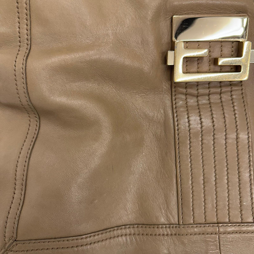 Fendi Mia Borsa a due vie in pelle marrone con catena oro