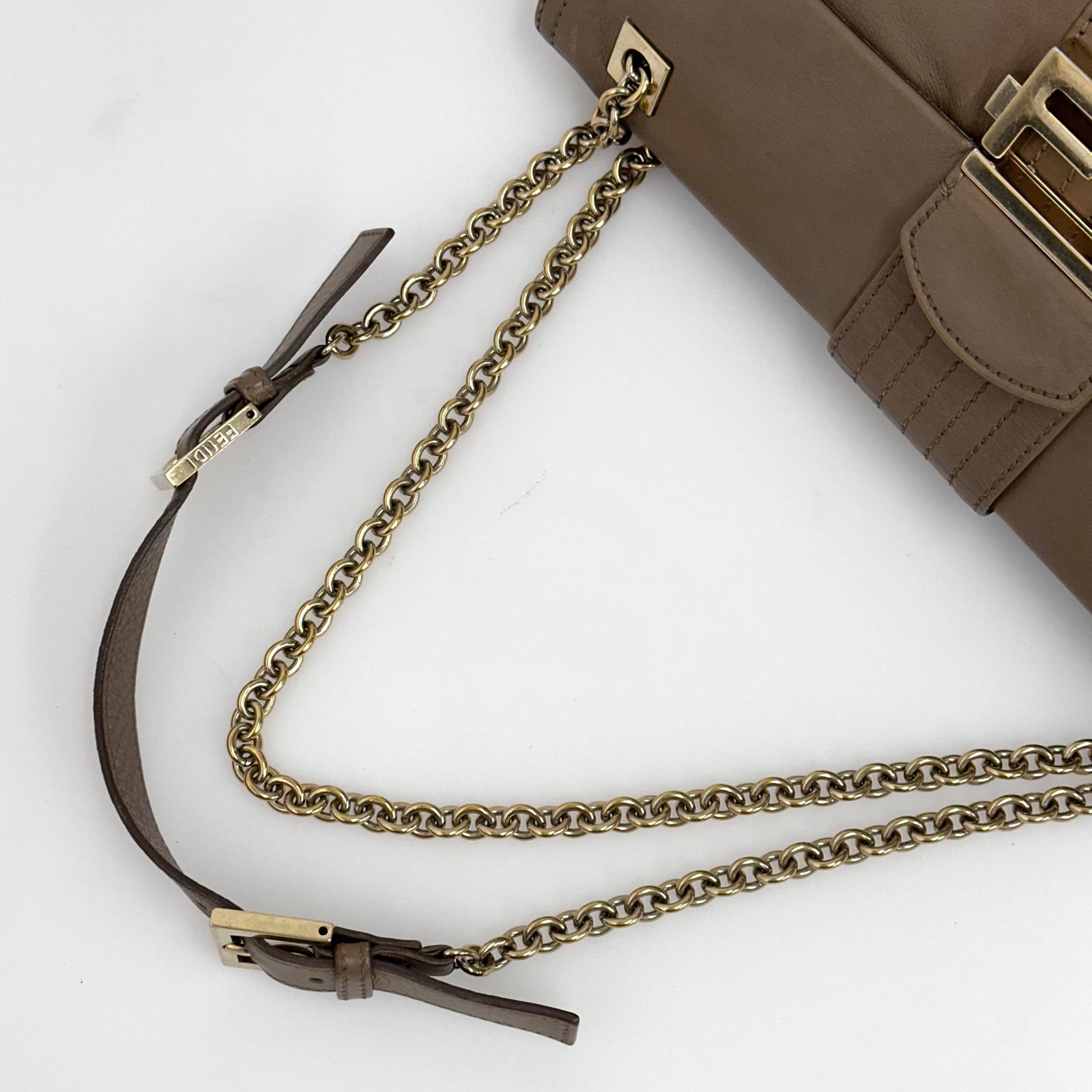 Fendi Mia Borsa a due vie in pelle marrone con catena oro