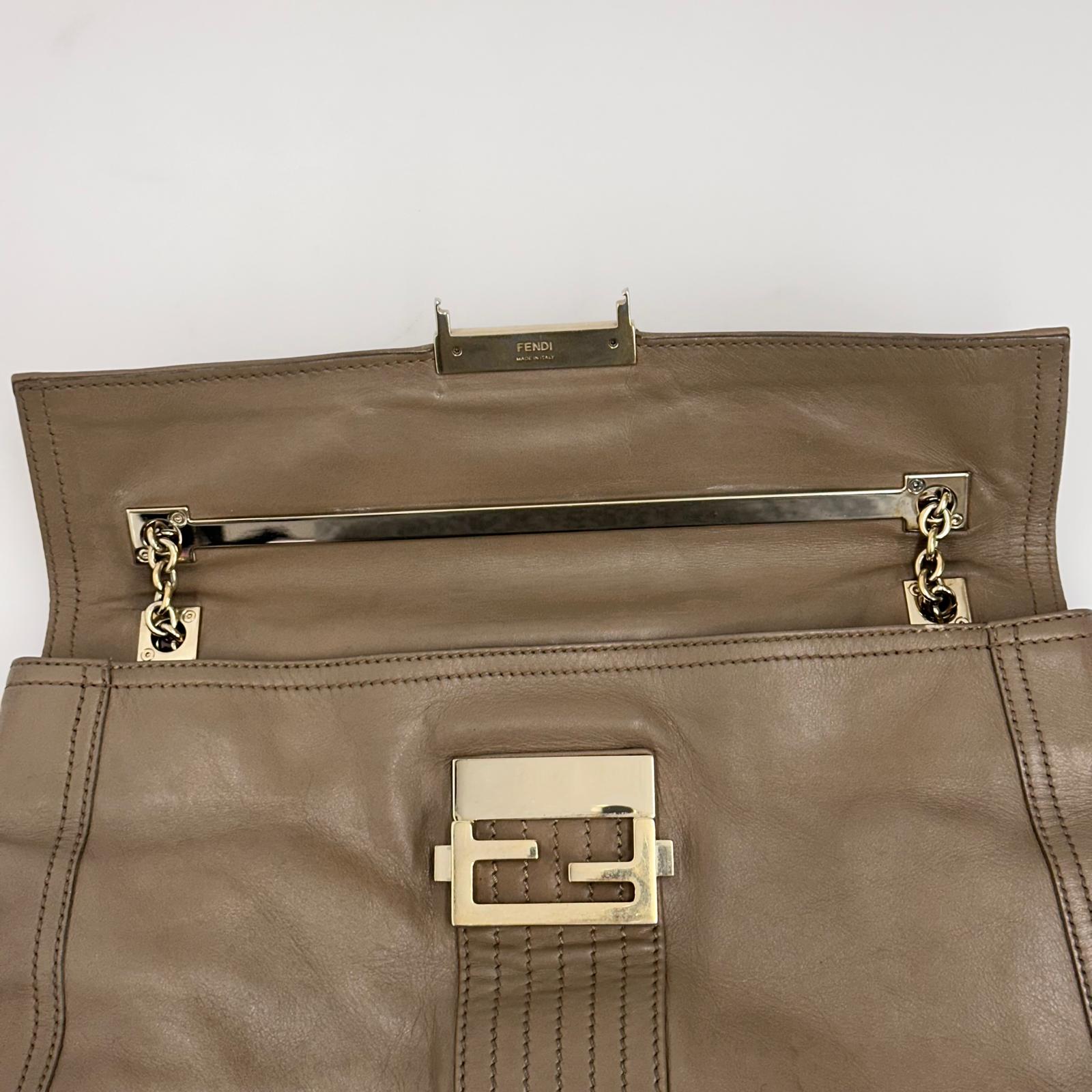 Fendi Mia Borsa a due vie in pelle marrone con catena oro