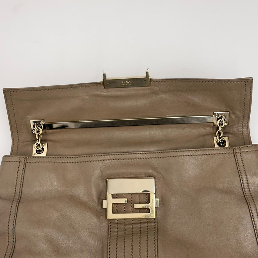 Fendi Mia Borsa a due vie in pelle marrone con catena oro