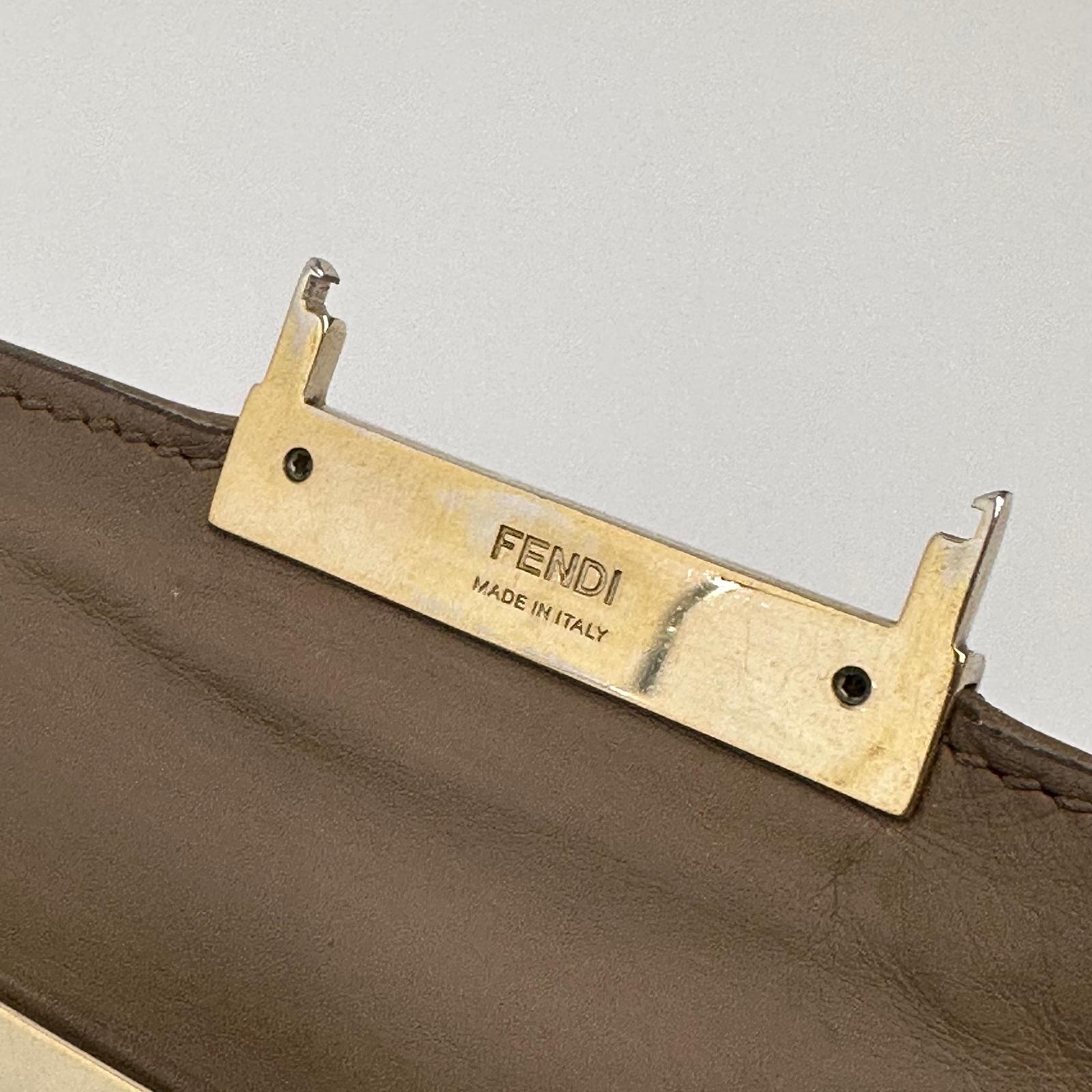 Fendi Mia Borsa a due vie in pelle marrone con catena oro