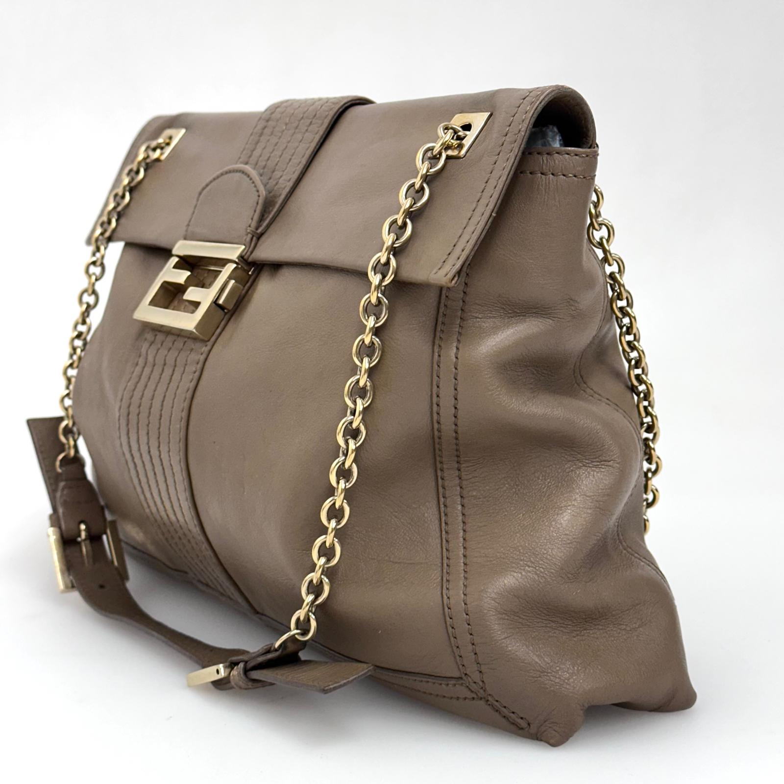 Fendi Mia Borsa a due vie in pelle marrone con catena oro