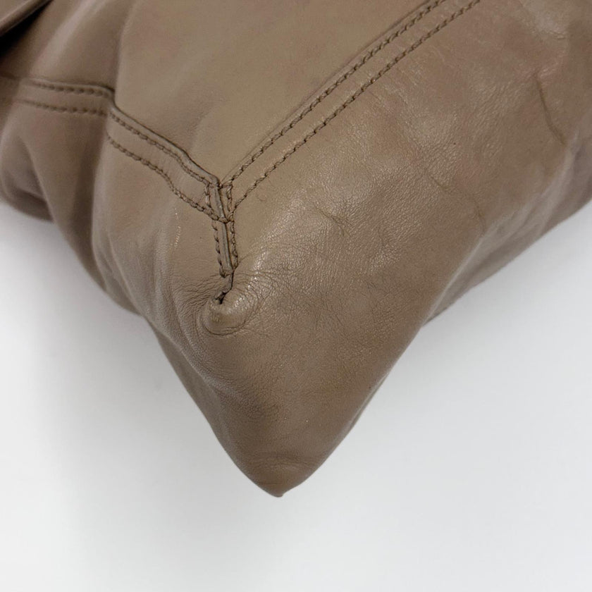 Fendi Mia Borsa a due vie in pelle marrone con catena oro