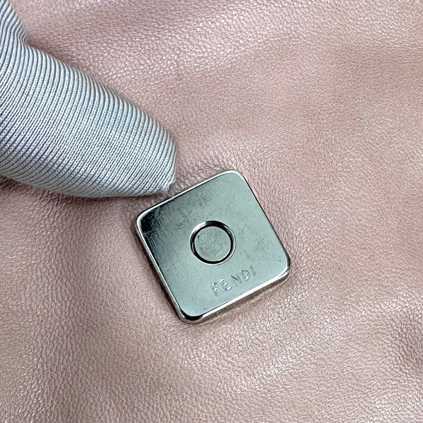 Fendi Borsa Baguette a spalla in pelle rosa cipria