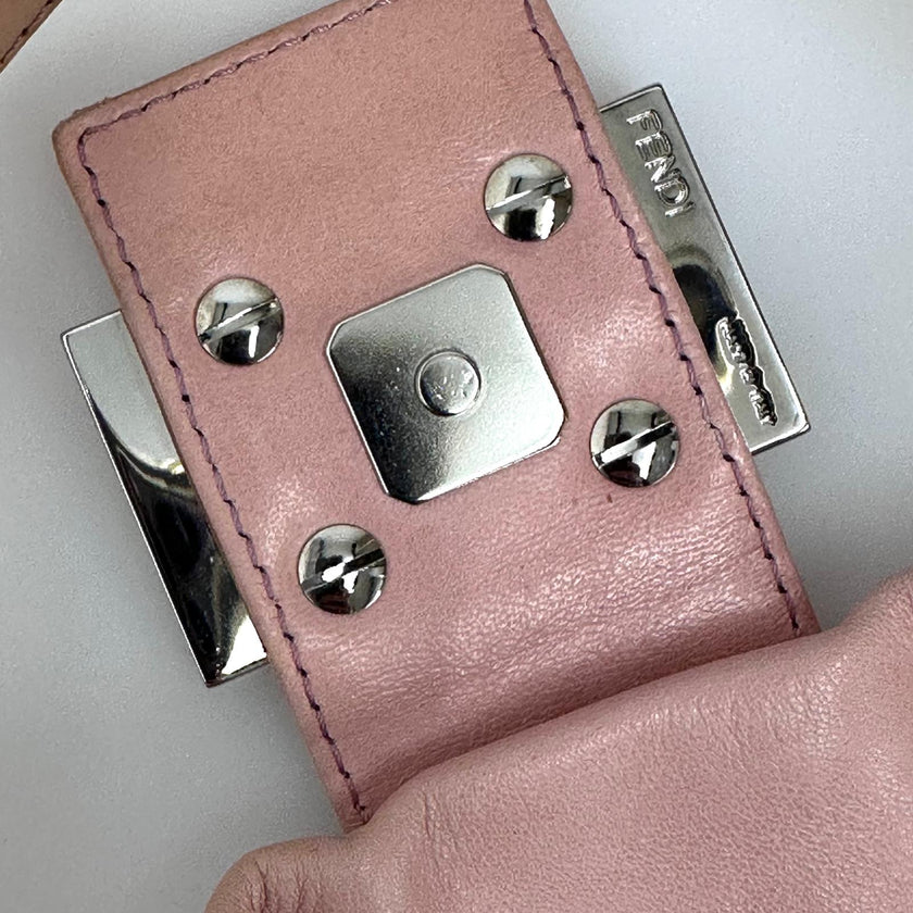 Fendi Borsa Baguette a spalla in pelle rosa cipria