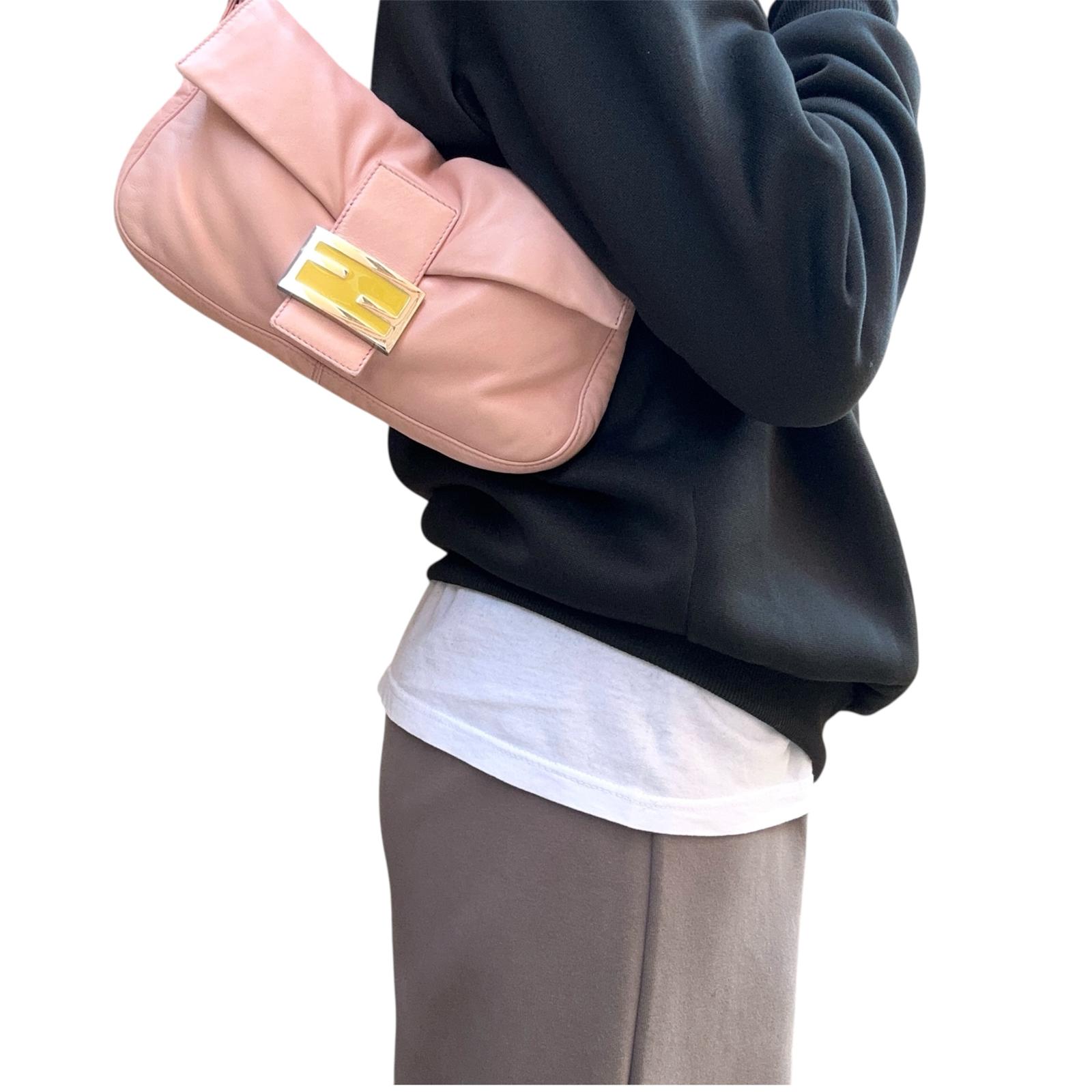 Fendi Borsa Baguette a spalla in pelle rosa cipria