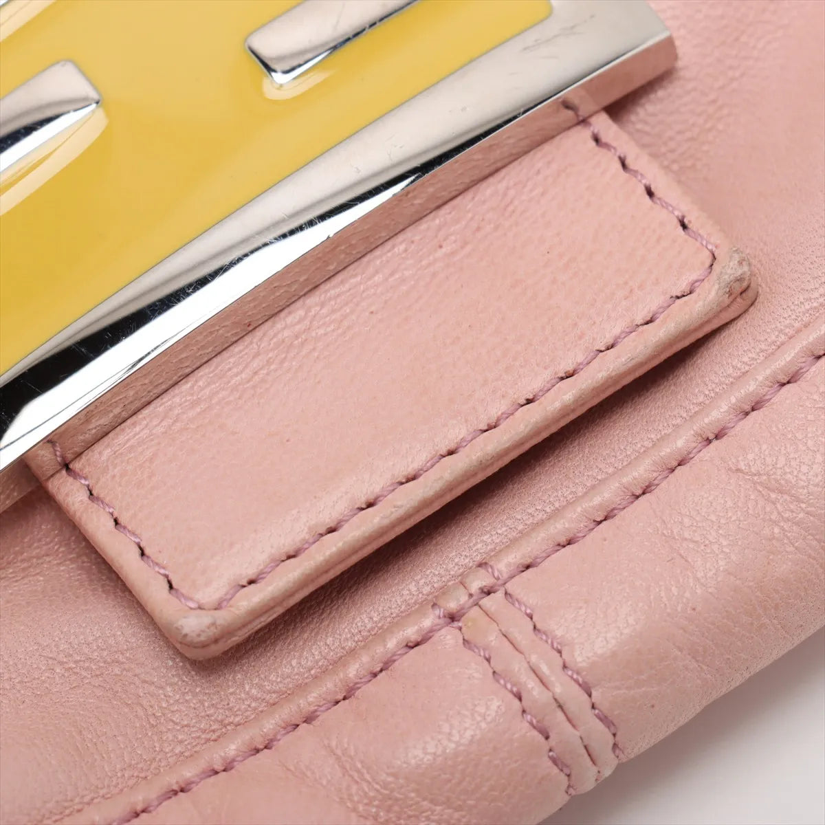 Fendi Borsa Baguette a spalla in pelle rosa cipria