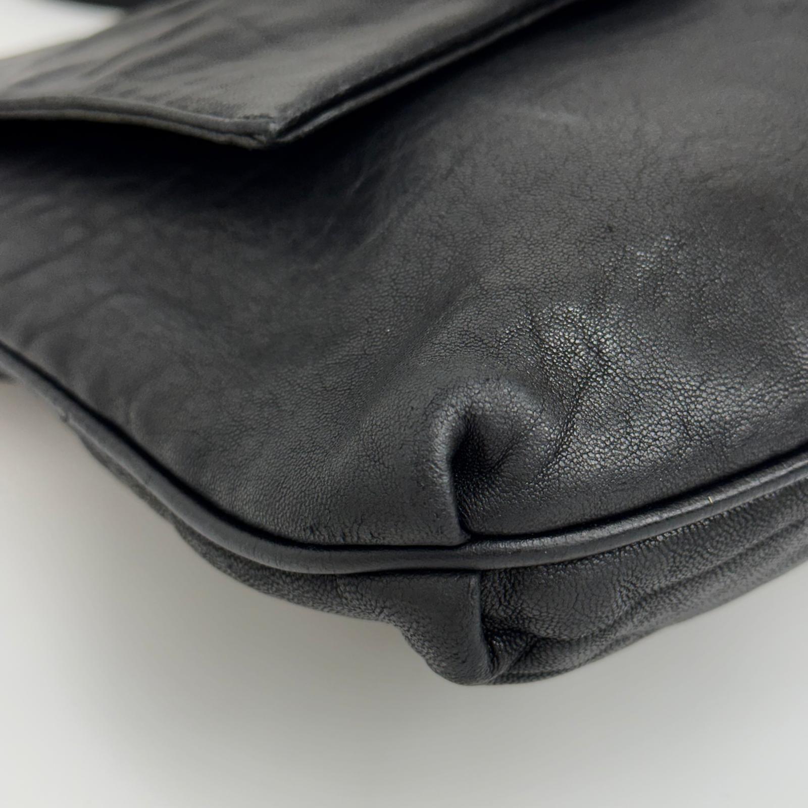 Fendi borsa a tracolla modello Baguette in pelle nappa nera