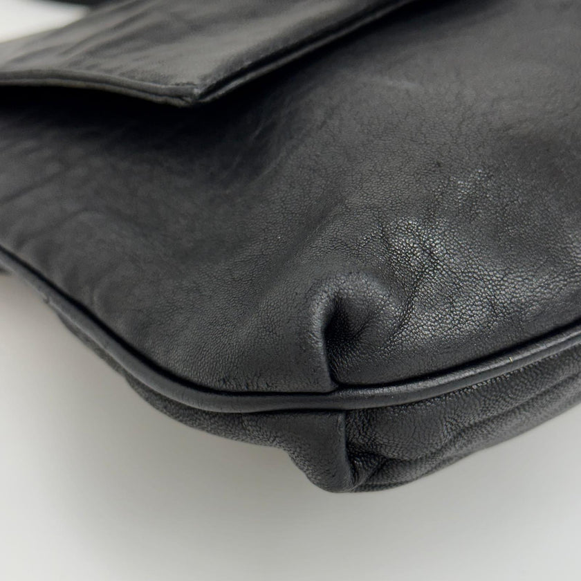 Fendi borsa a tracolla modello Baguette in pelle nappa nera