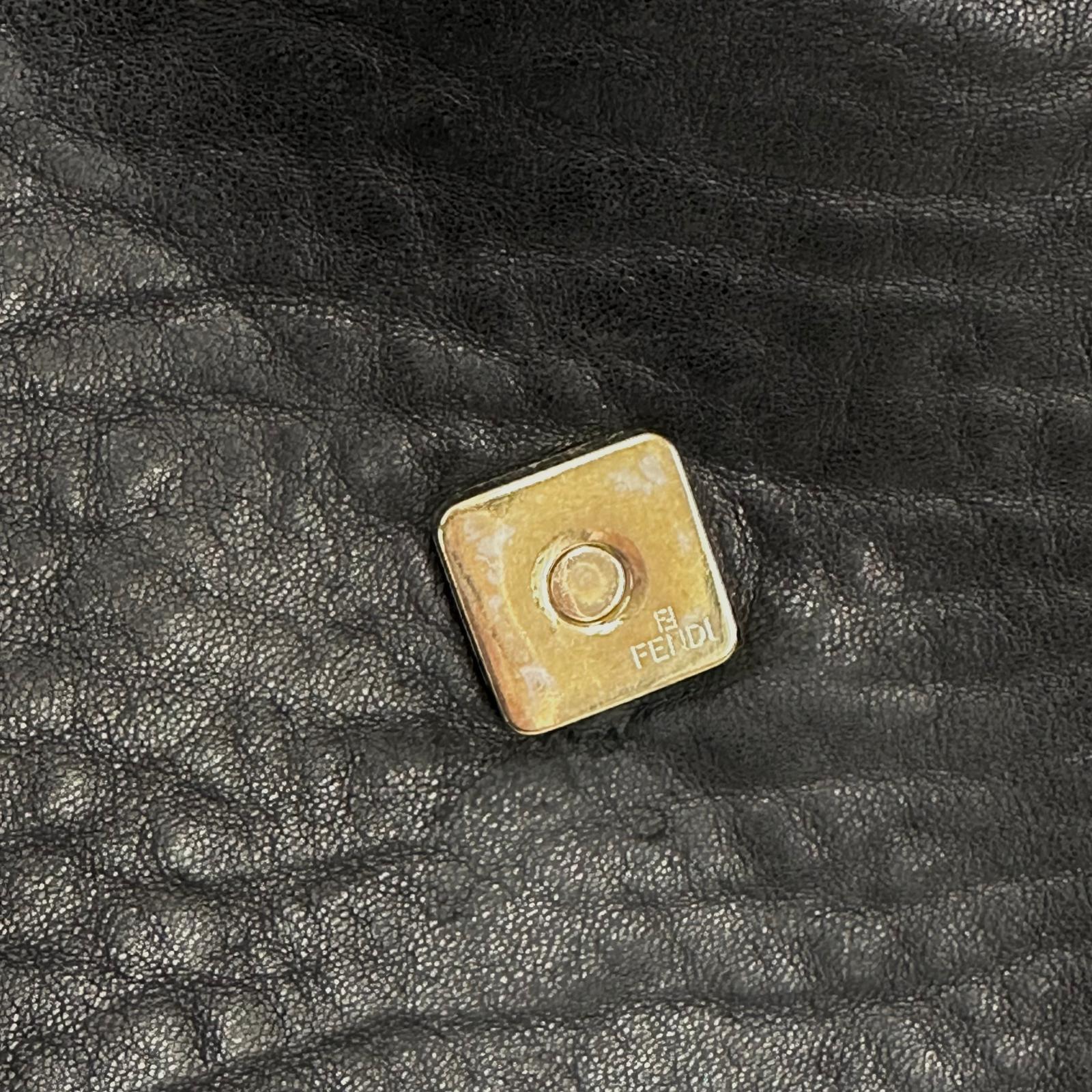 Fendi borsa a tracolla modello Baguette in pelle nappa nera