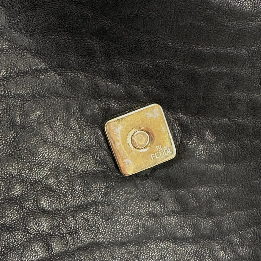 Fendi borsa a tracolla modello Baguette in pelle nappa nera