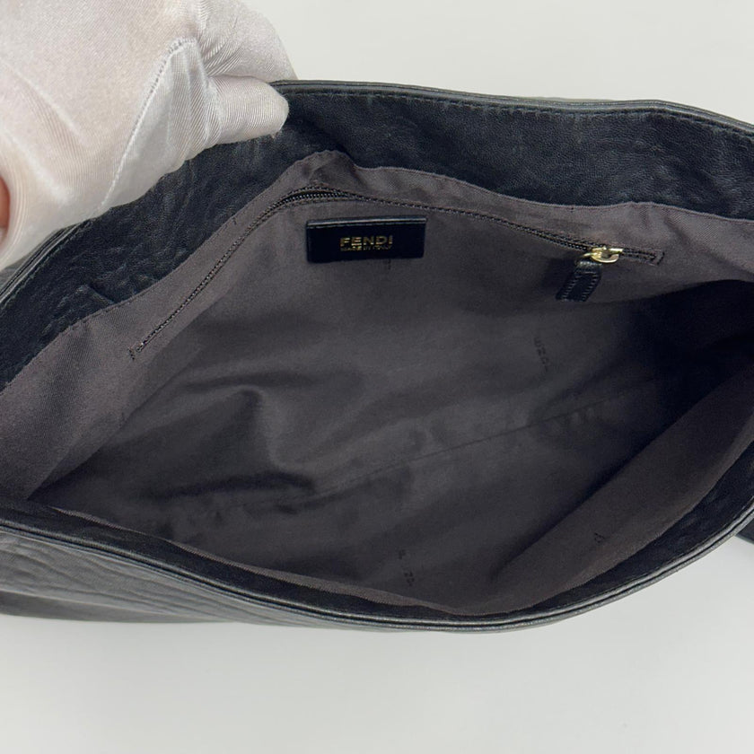 Fendi borsa a tracolla modello Baguette in pelle nappa nera