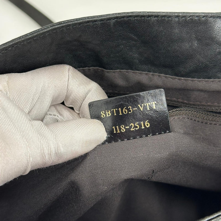 Fendi borsa a tracolla modello Baguette in pelle nappa nera