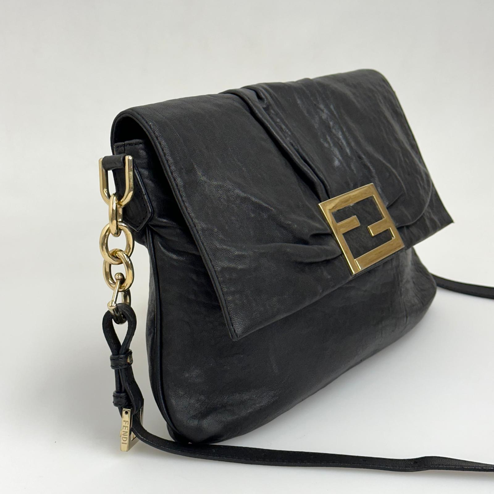 Fendi borsa a tracolla modello Baguette in pelle nappa nera